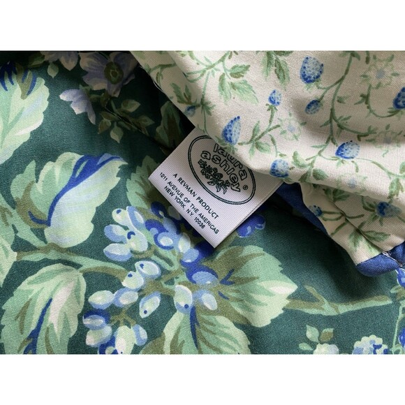 Vtg Laura Ashley Bramble Berry Green Floral Full / Queen Reversible Comforter - Picture 7 of 8